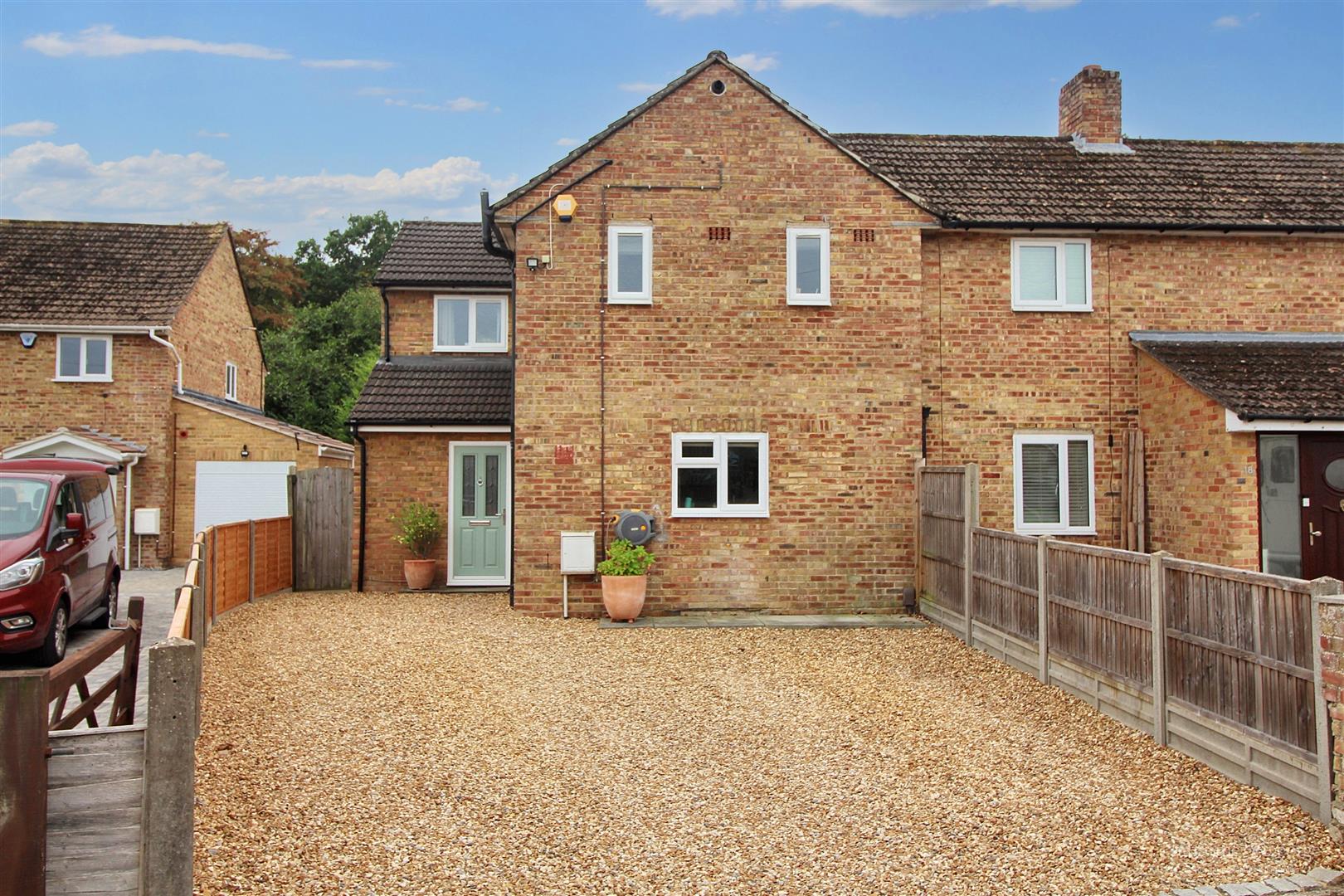 3 bed property in Langley Hill Close, Reading